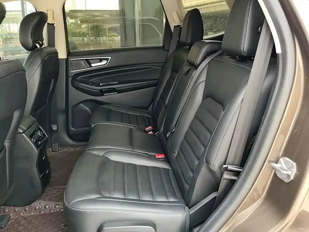 Ford Edge 2019 — фото 17