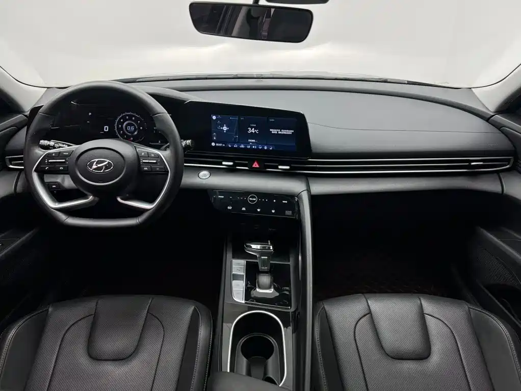 Hyundai Elantra 2023 — фото 19