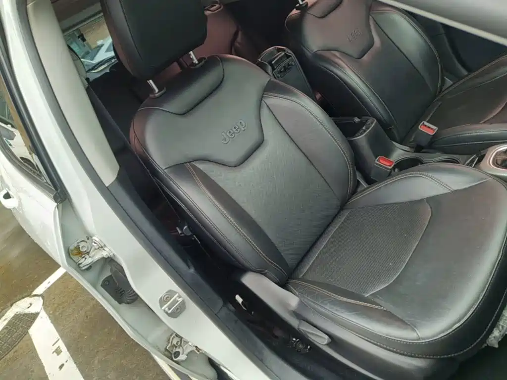 Jeep Compass 2018 — фото 25
