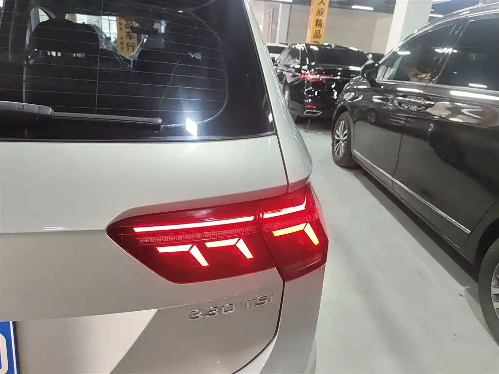 Volkswagen Tiguan L 2023 — фото 8