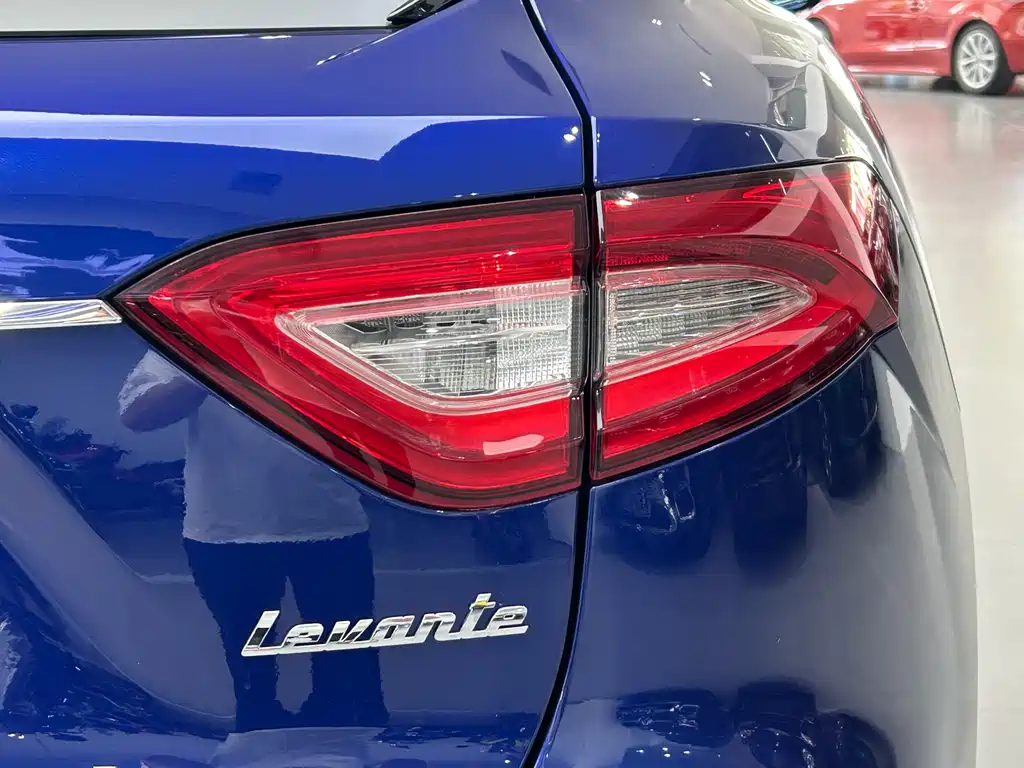 Maserati Levante 2018 — фото 13