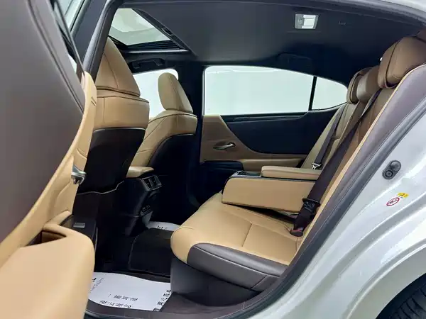 Lexus ES 2018