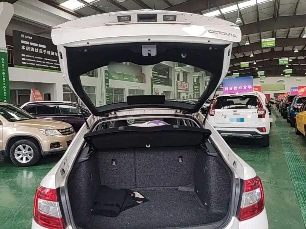 Skoda Octavia 2015 — фото 19