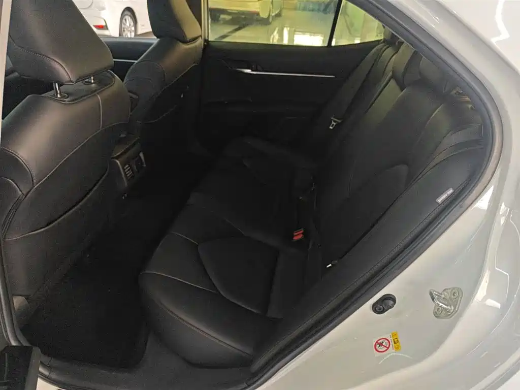 Toyota Camry 2018 — фото 17