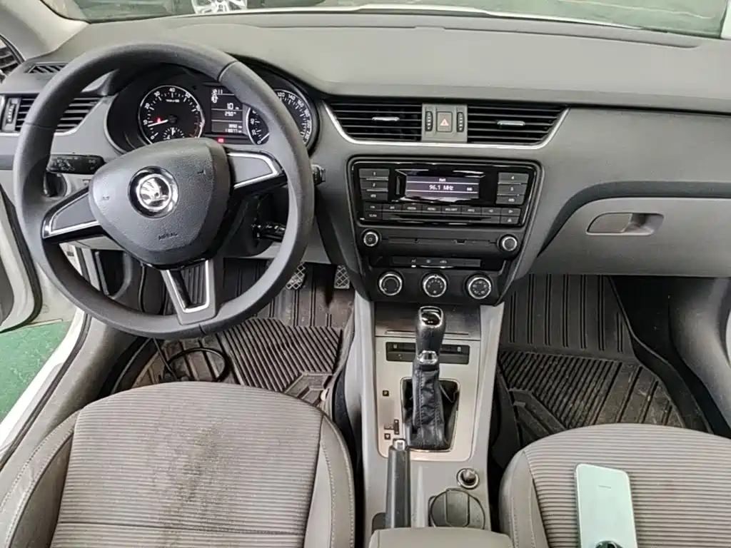 Skoda Octavia 2015 — фото 10