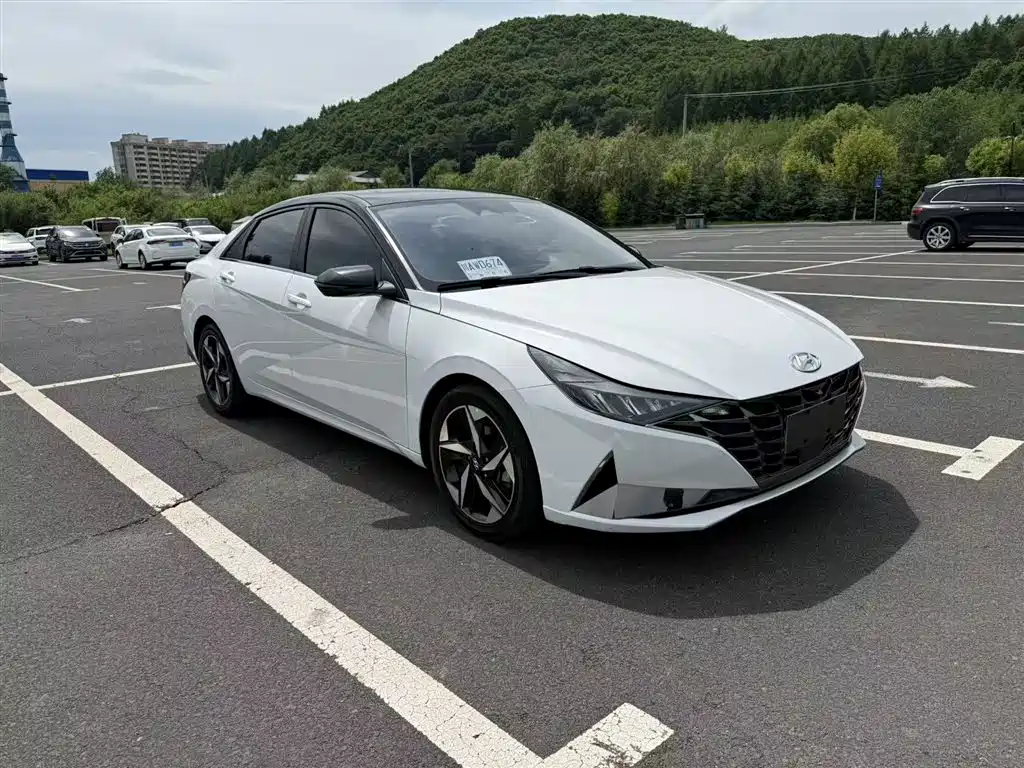 Hyundai Elantra 2022 — фото 3