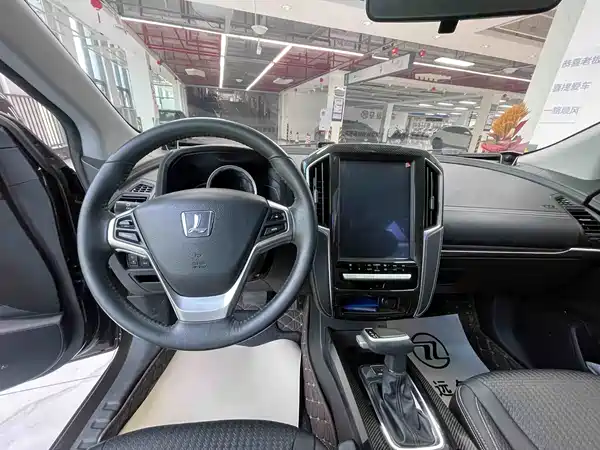 Luxgen You6 SUV 2017