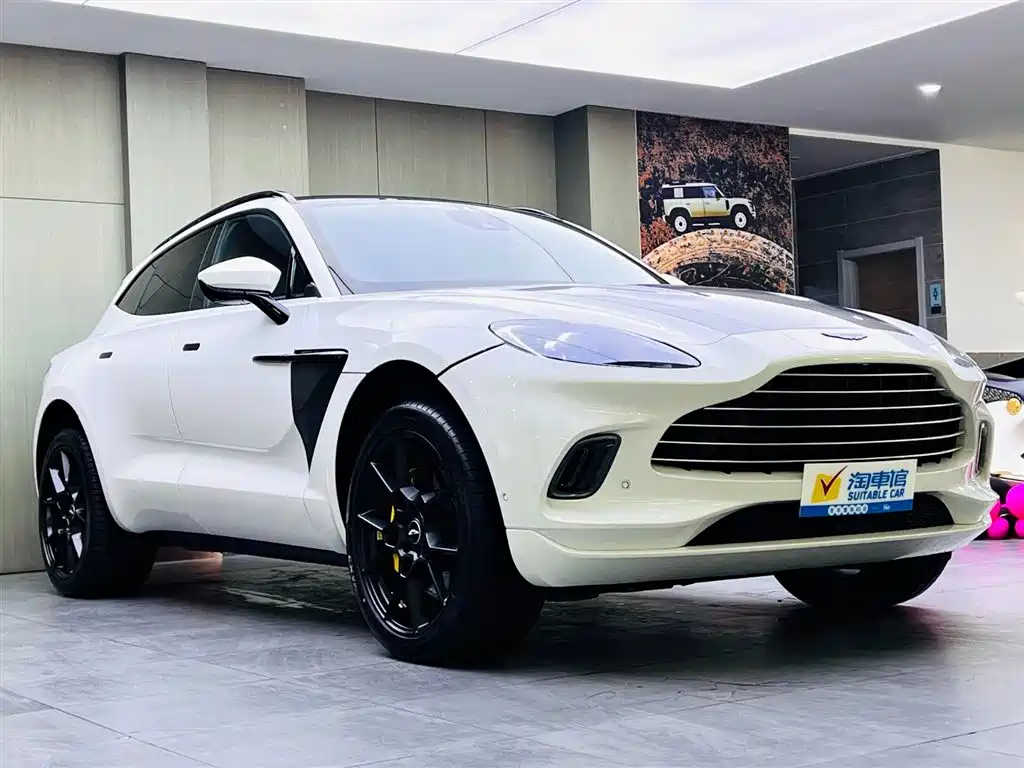 Aston Martin DBX 2021 — фото 3