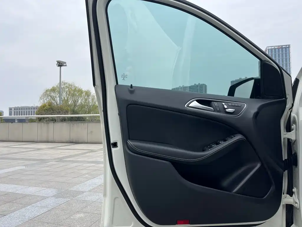 Mercedes-Benz B-Class 2018 — фото 15