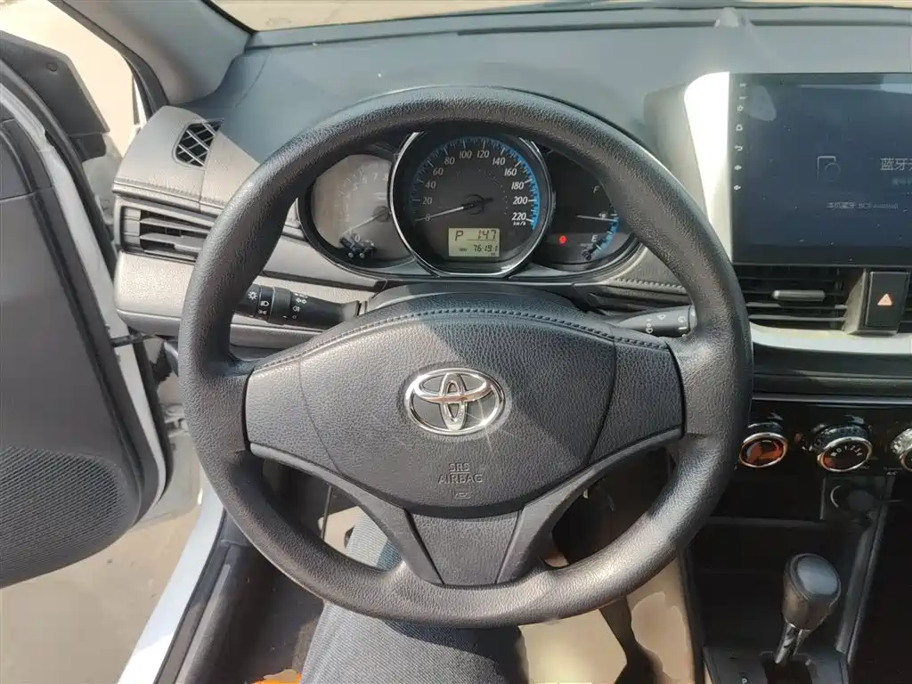 Toyota Yaris L 2019 — фото 7