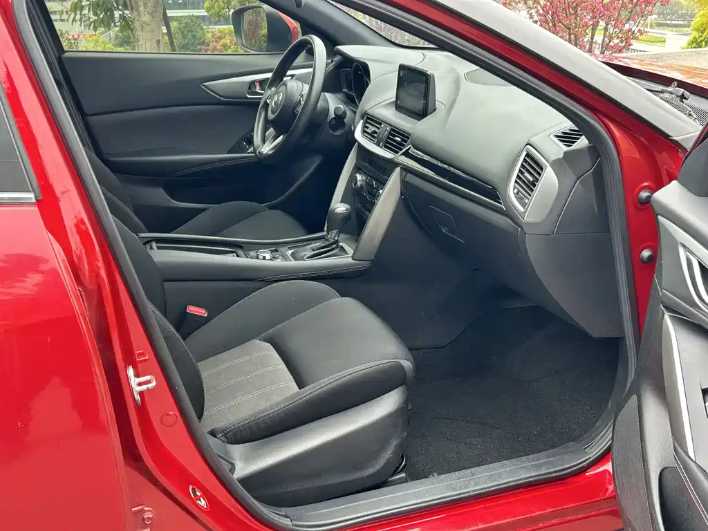 Mazda CX-4 2019 — фото 13