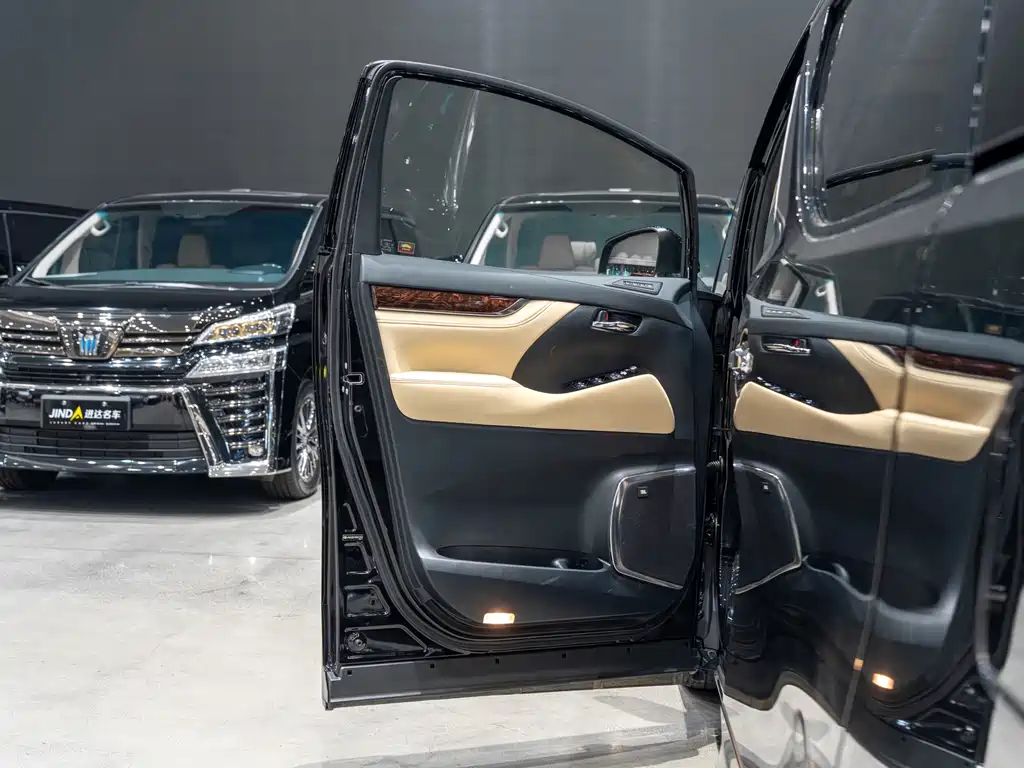 Toyota Alphard 2019 — фото 14