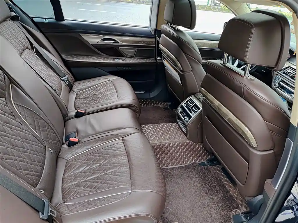 BMW 7 Series 2021 — фото 11