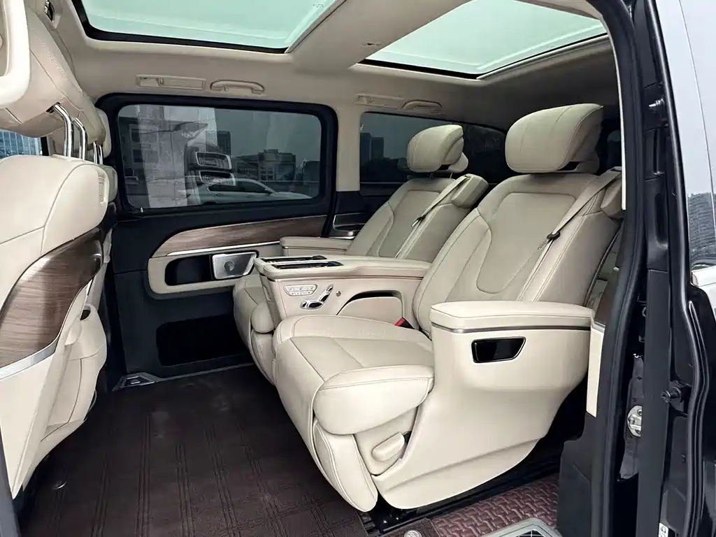 Mercedes-Benz V-Class 2023 — фото 12