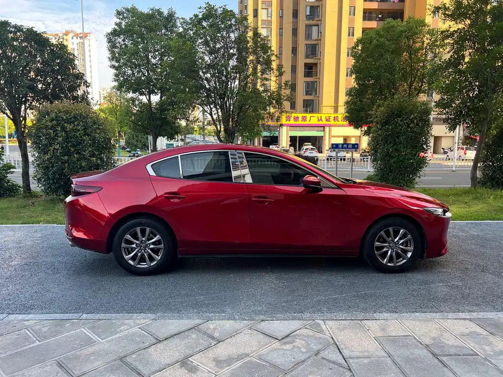 Mazda 3 Axela 2019 — фото 13