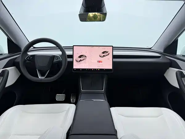 Tesla Model Y 2025