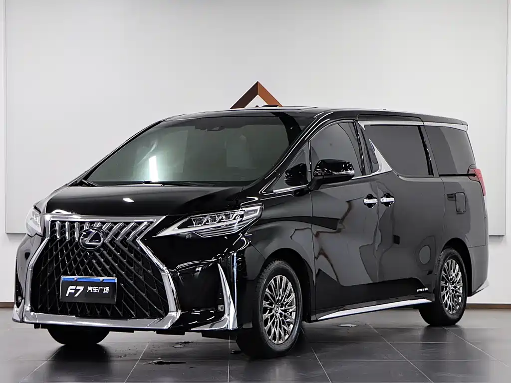 Lexus LM 2022 — фото 1