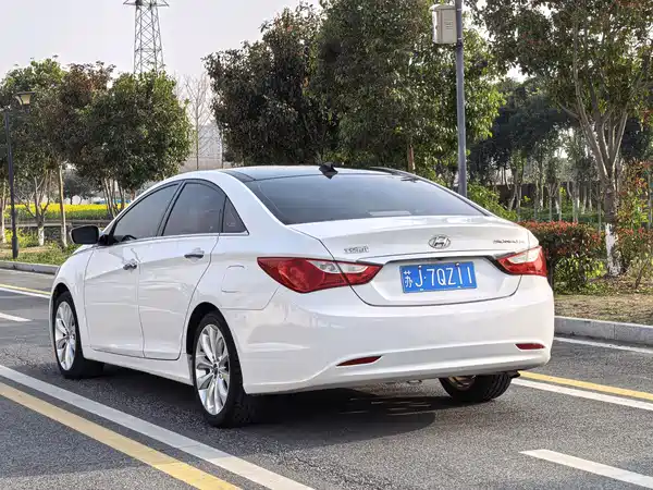 Hyundai Sonata 2011