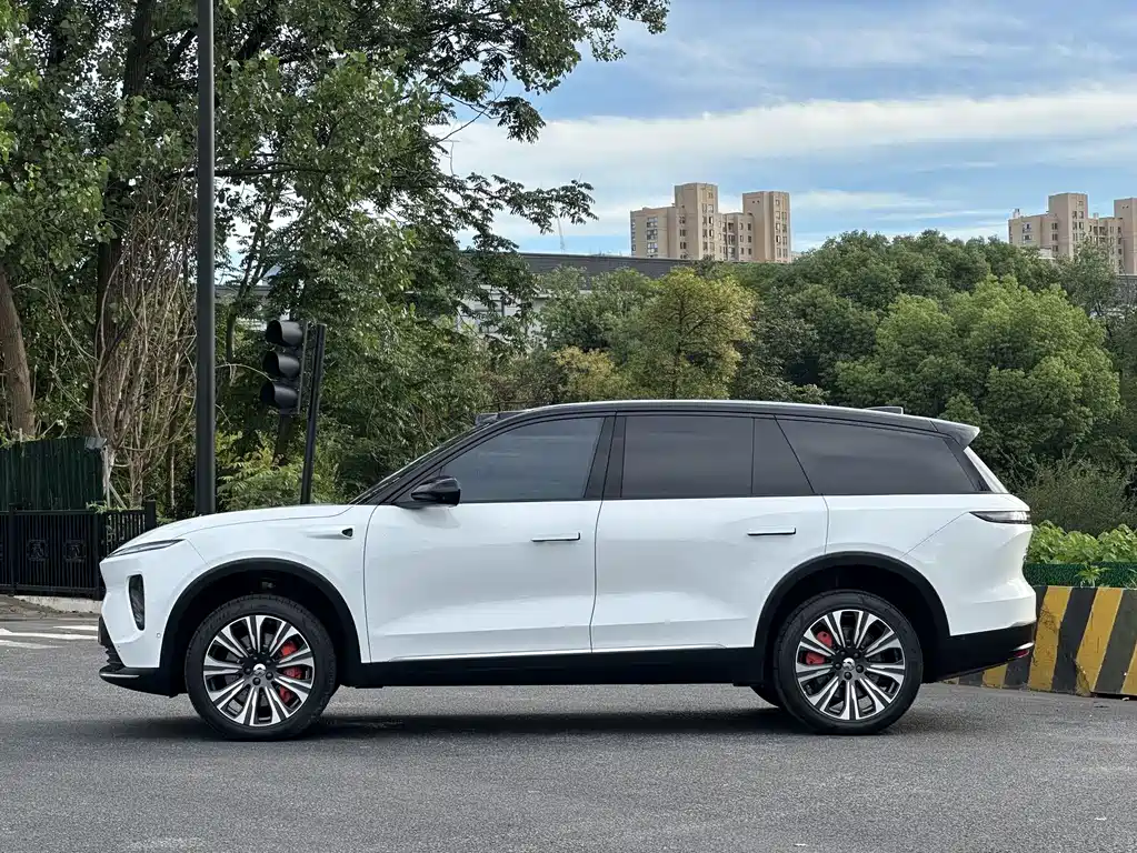 NIO ES8 2023
