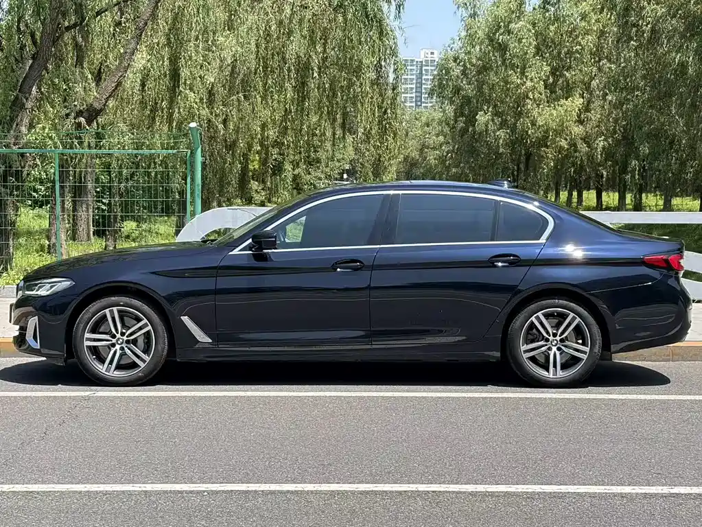 BMW 5 Series 2022 — фото 15