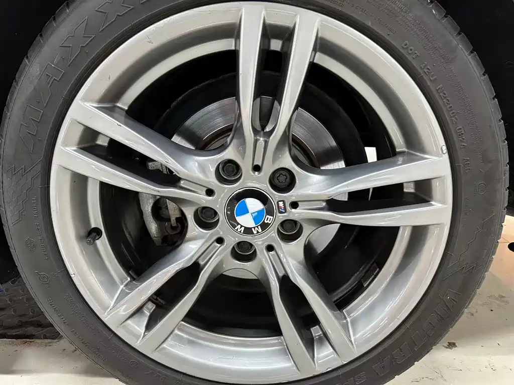 BMW 3 Series 2018 — фото 11