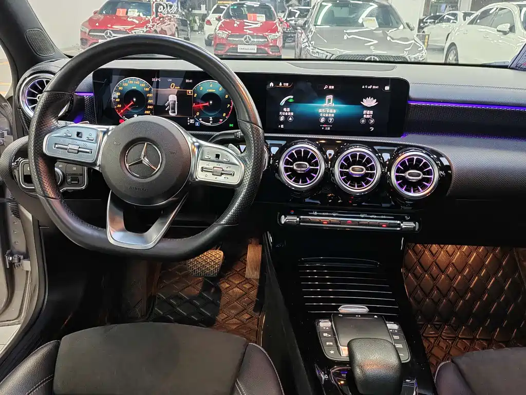 Mercedes-Benz A-Class 2021 — фото 12