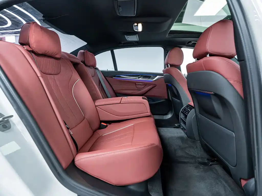 BMW 5 Series 2022 — фото 15