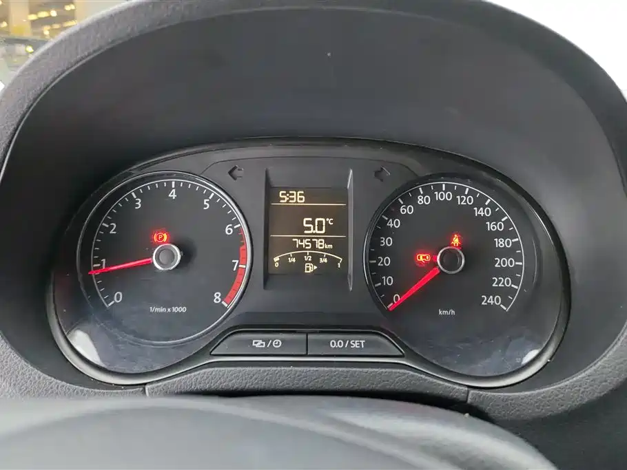 Volkswagen Polo 2015 — фото 14