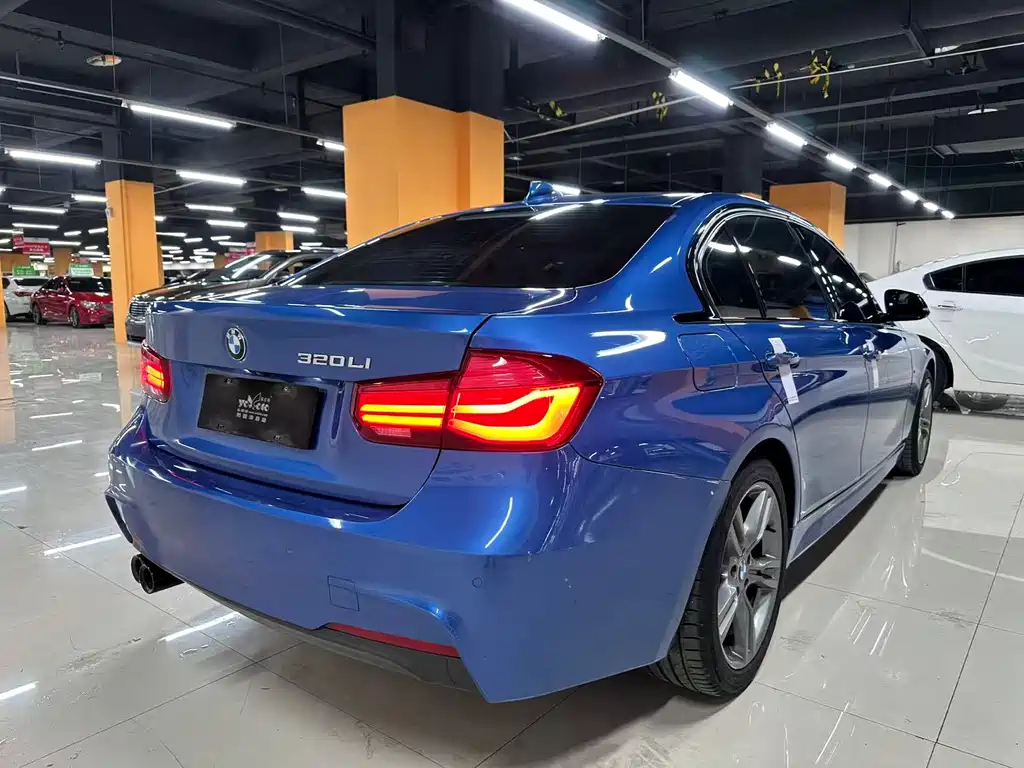 BMW 3 Series 2018 — фото 15