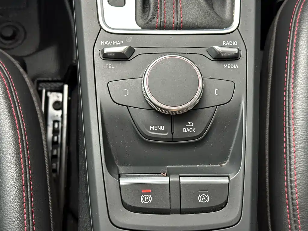 Audi Q2L 2023 — фото 13