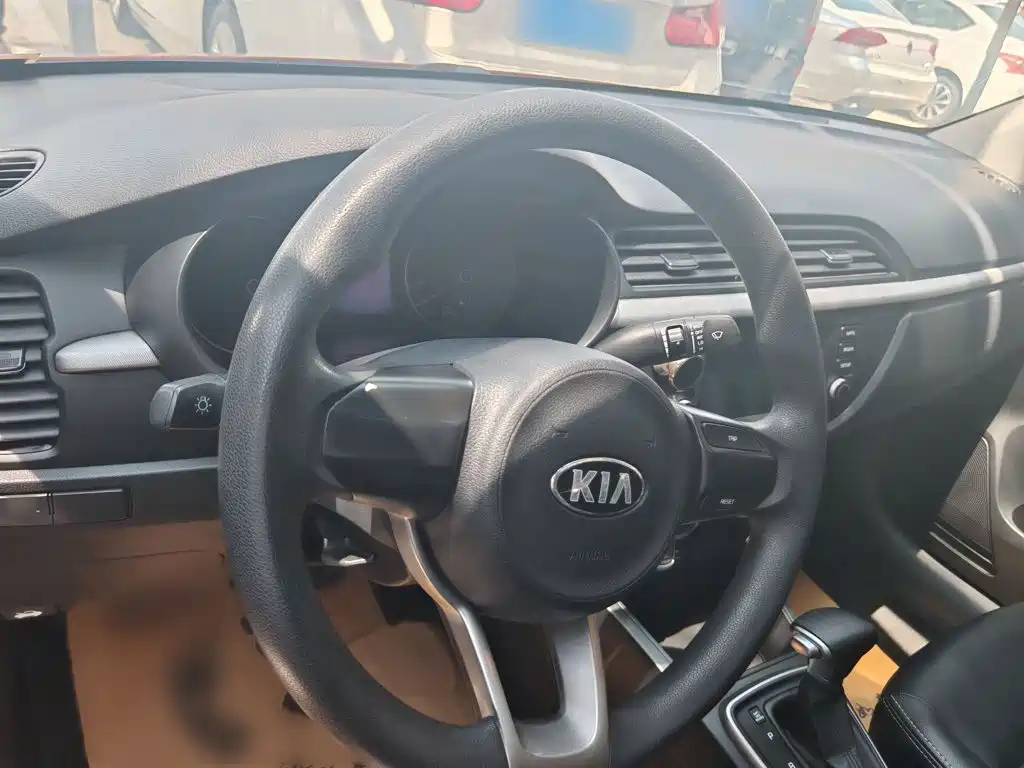 Kia K2 2018 — фото 13