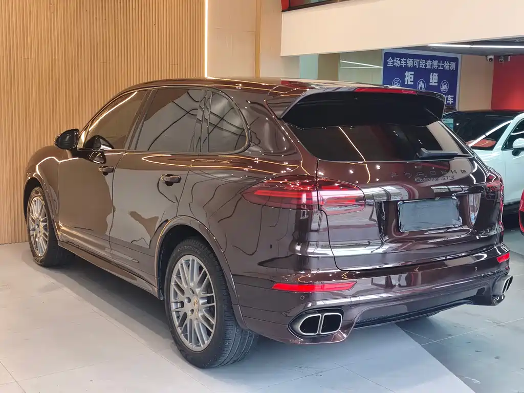 Porsche Cayenne 2017 — фото 17