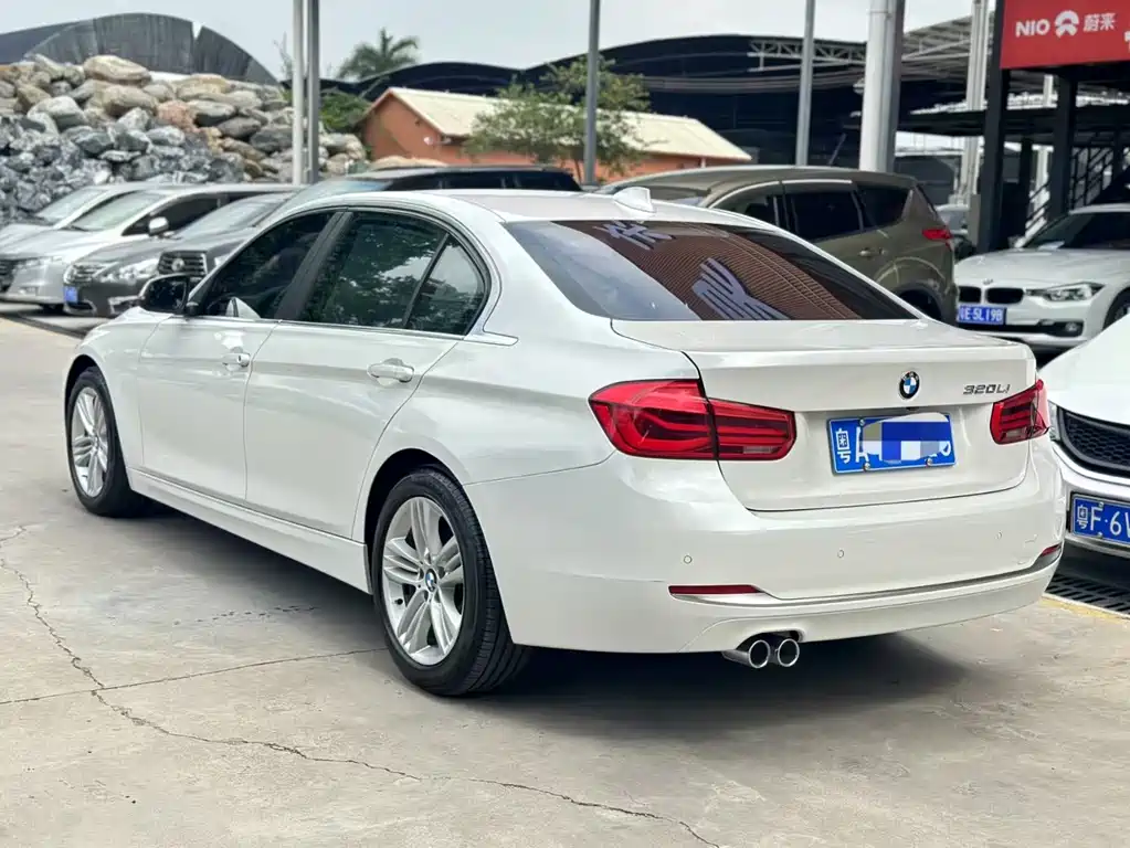 BMW 3 Series 2017 — фото 11