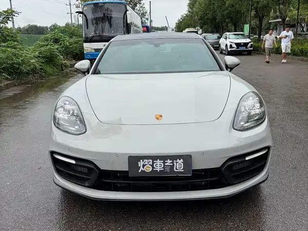 Porsche Panamera 2024