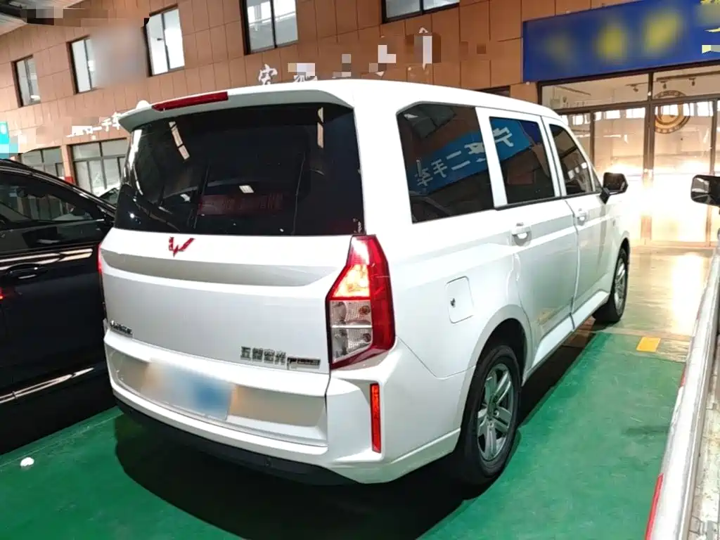 Wuling Hongguang PLUS 2020 — фото 7