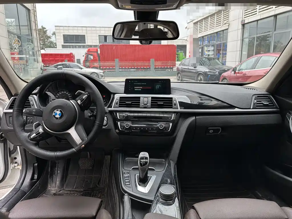 BMW 3 Series 2018 — фото 4