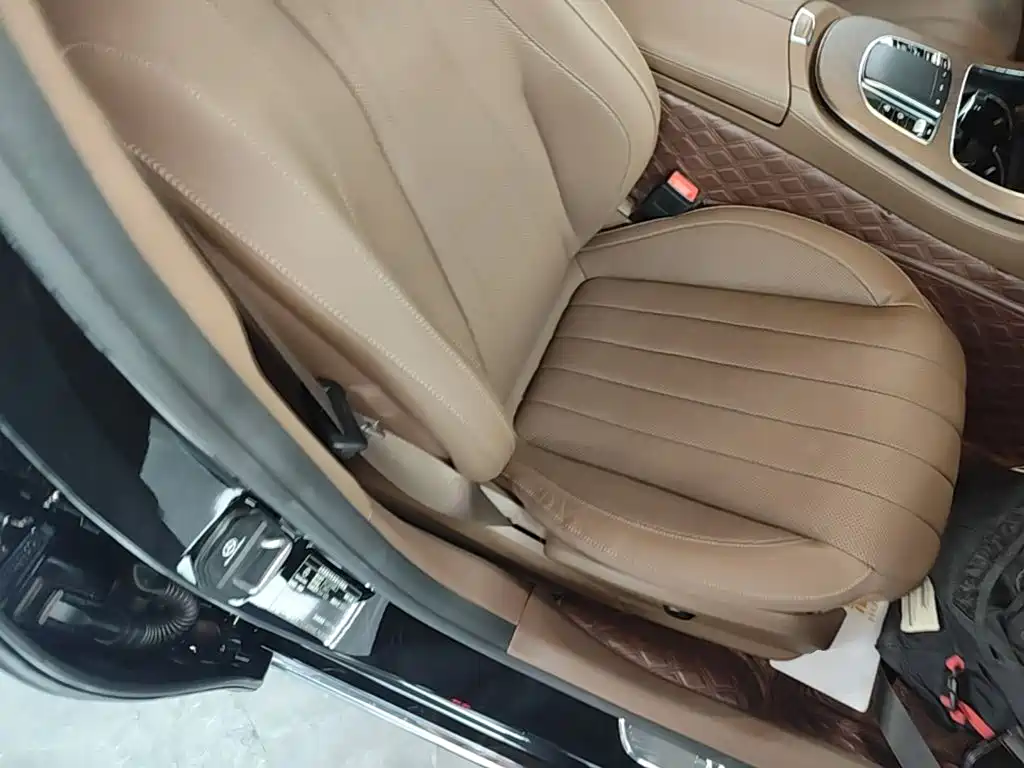 Mercedes-Benz E-Class 2021 — фото 25