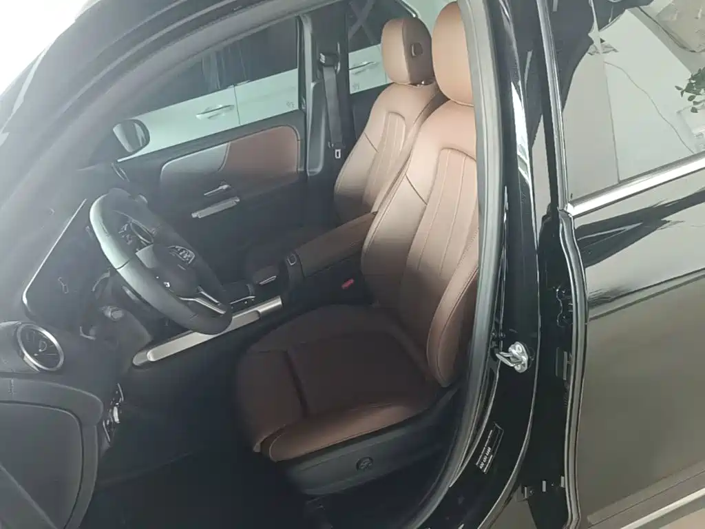 Mercedes-Benz GLB 2023 — фото 15
