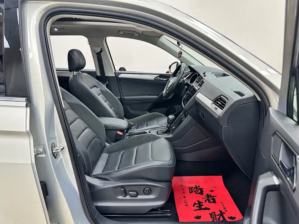 Volkswagen Tiguan L 2018 — фото 26