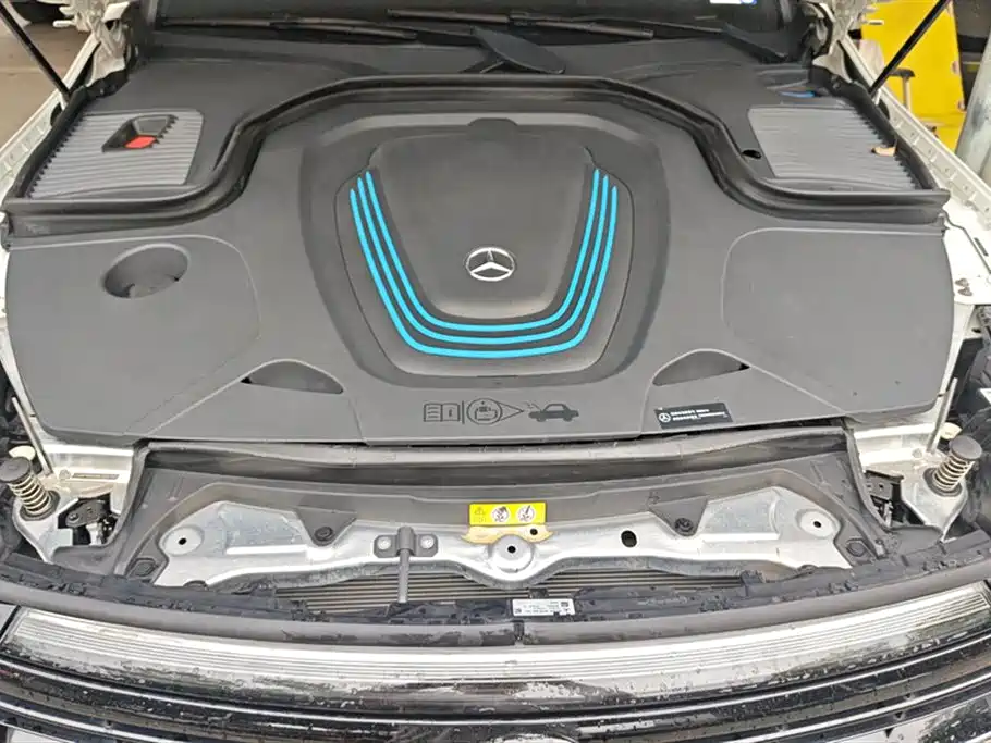Mercedes-Benz EQC 2020 — фото 10