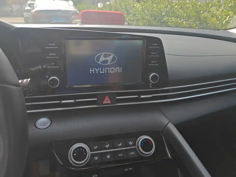 Hyundai Elantra 2023 — фото 13