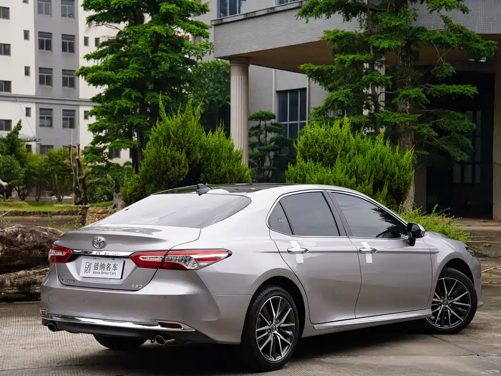 Toyota Camry 2023 — фото 9