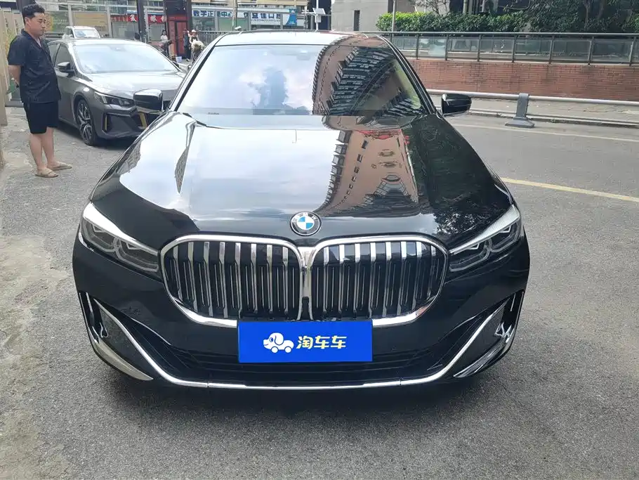 BMW 7 Series 2021 — фото 1