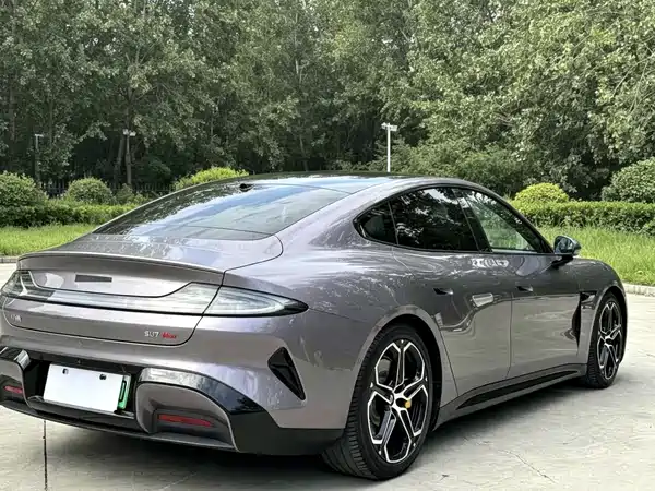 Xiaomi SU7 2024