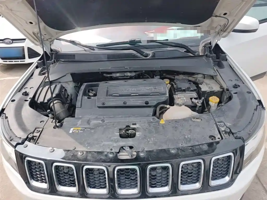 Jeep Compass 2017 — фото 16