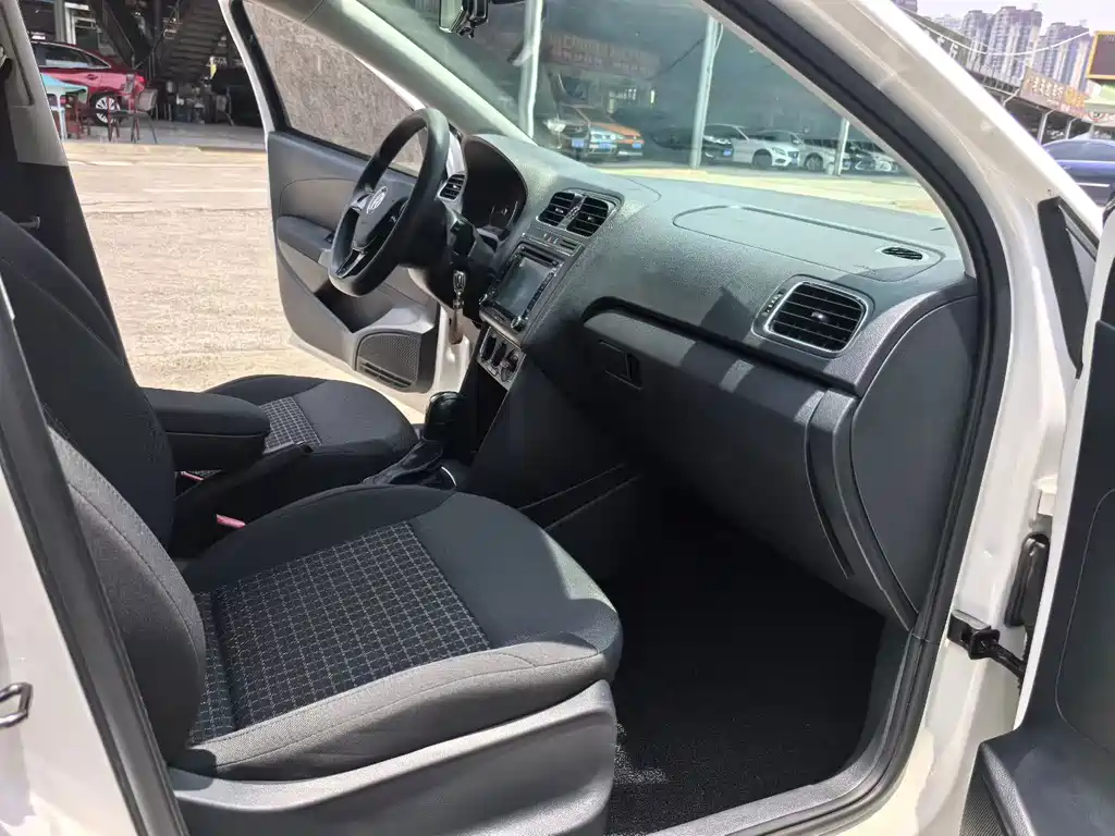 Volkswagen Polo 2016