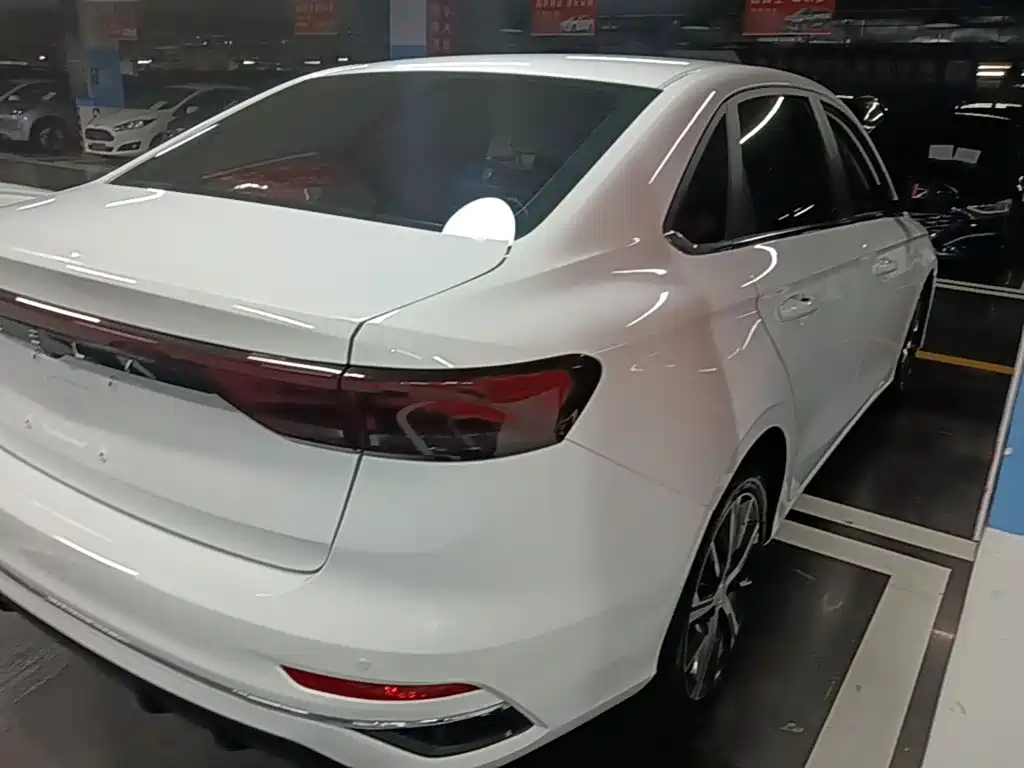Geely Emgrand 2023