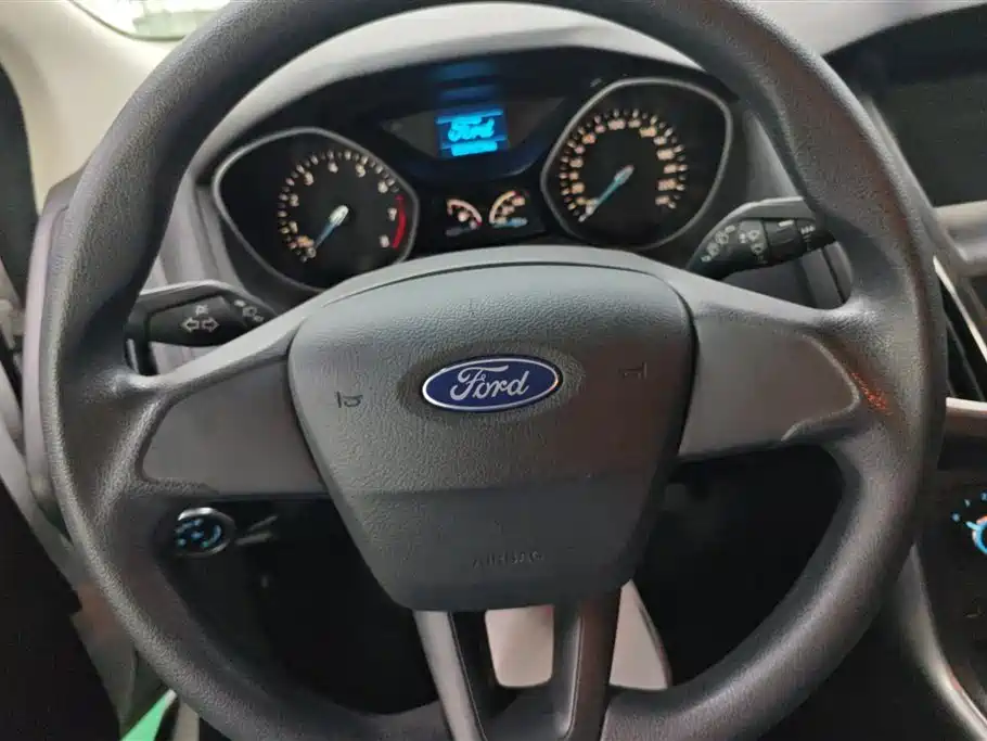 Ford Focus 2019 — фото 15