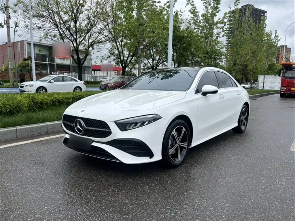 Mercedes-Benz A-Class 2024 — фото 3