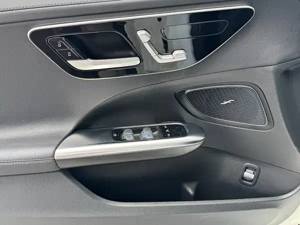 Mercedes-Benz C-Class 2024